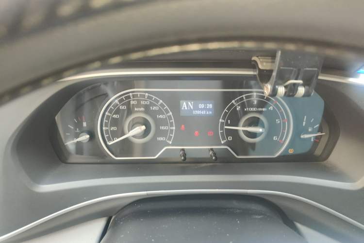 Used SAIC MAXUS Xintu V80 2023 2.0T PLUS AMT All-Rounder Long Wheelbase Mid-Height—6/7/8/9-Seater Odometer Close Up