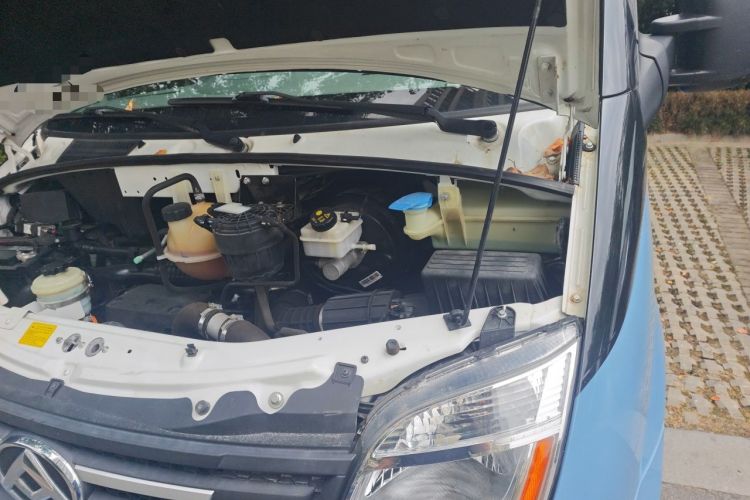 Used SAIC MAXUS Xintu V80  Engine Bay Left