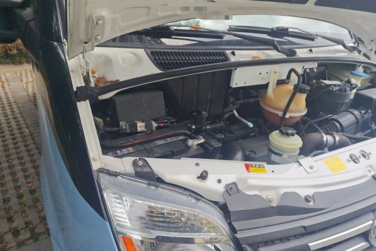 Used SAIC MAXUS Xintu V80  Engine Bay Right