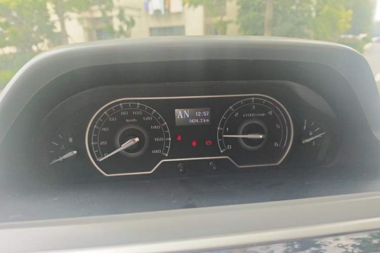 Used SAIC MAXUS Xintu V80  Instrument Cluster