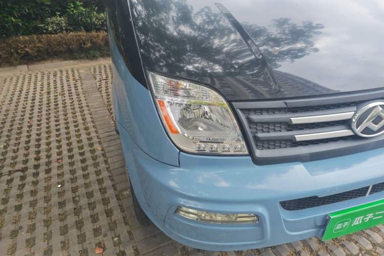 Used SAIC MAXUS Xintu V80  Right Front Headlight