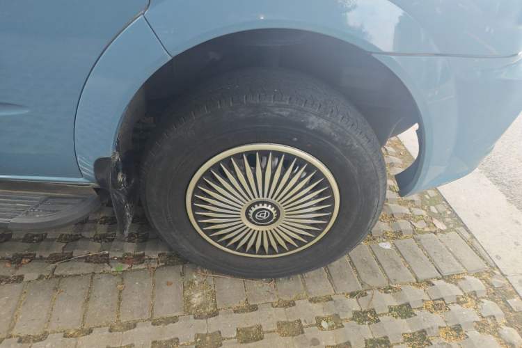 Used SAIC MAXUS Xintu V80  Right Front Wheel Hub