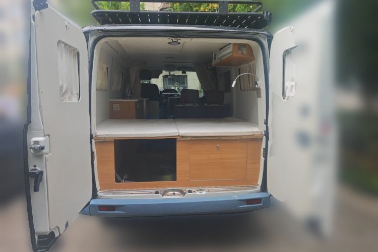 Used SAIC MAXUS Xintu V80  Trunk