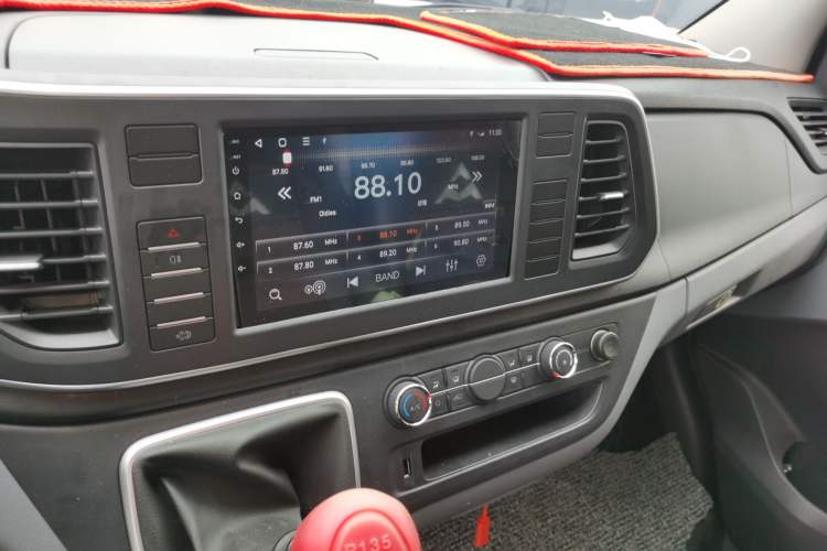 Used SAIC MAXUS Xintu V80 2023 2.0T Manual Classic Aoyuntong Long Wheelbase Mid-Height 6/7/8/9-Seater Audio And AC Panel