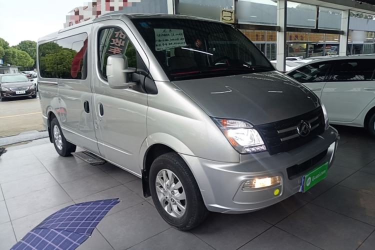 Used SAIC MAXUS Xintu V80 2023 2.0T Manual Classic Aoyuntong Power Version Short Wheelbase Ultra-Low Roof—7/8/9-Seater Front Right 45 Deg