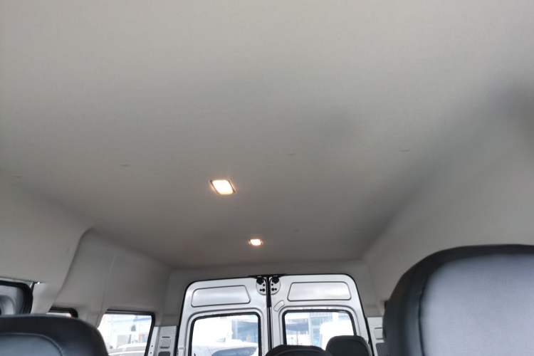 Used SAIC MAXUS Xintu V80 2023 2.0T Manual Classic Aoyuntong Long Wheelbase Mid-Height 6/7/8/9-Seater Headliner