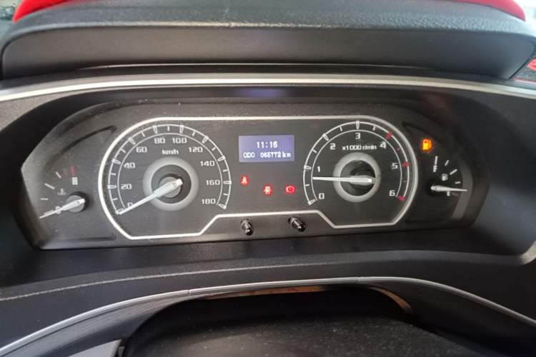 Used SAIC MAXUS Xintu V80 2023 2.0T Manual Classic Aoyuntong Power Version Short Wheelbase Ultra-Low Roof—7/8/9-Seater Instrument Cluster