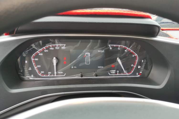 Used SAIC MAXUS Xintu V80 2023 2.0T Manual Classic Aoyuntong Long Wheelbase Mid-Height 6/7/8/9-Seater Instrument Cluster
