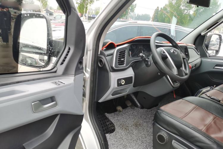 Used SAIC MAXUS Xintu V80 2023 2.0T Manual Classic Aoyuntong Long Wheelbase Mid-Height 6/7/8/9-Seater Interior 3