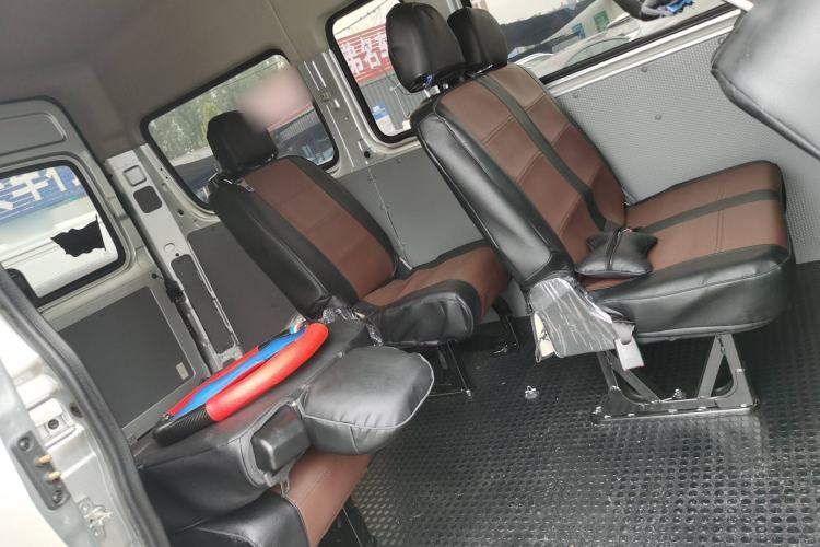 Used SAIC MAXUS Xintu V80 2023 2.0T Manual Classic Aoyuntong Long Wheelbase Mid-Height 6/7/8/9-Seater Interior 4
