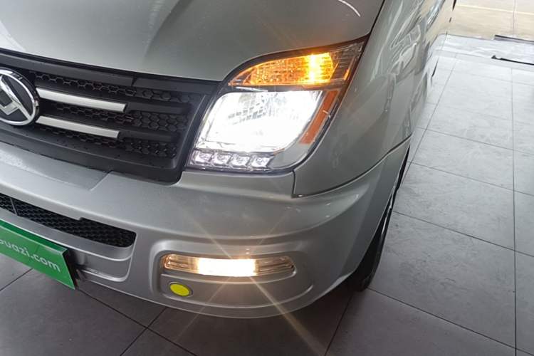 Used SAIC MAXUS Xintu V80 2023 2.0T Manual Classic Aoyuntong Power Version Short Wheelbase Ultra-Low Roof—7/8/9-Seater Left Front Headlight