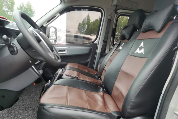 Used SAIC MAXUS Xintu V80 2023 2.0T Manual Classic Aoyuntong Long Wheelbase Mid-Height 6/7/8/9-Seater Left Front Seat
