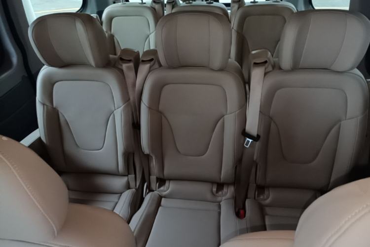 Used SAIC MAXUS Xintu V80 2023 2.0T Manual Classic Aoyuntong Power Version Short Wheelbase Ultra-Low Roof—7/8/9-Seater Left Rear Seat