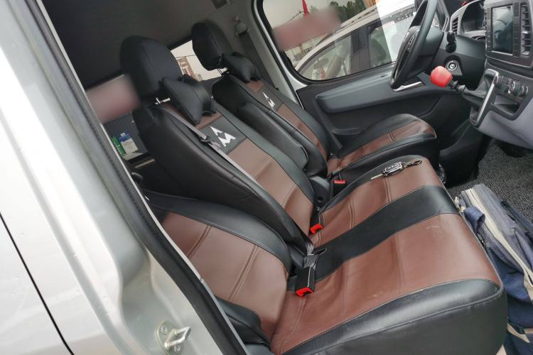Used SAIC MAXUS Xintu V80 2023 2.0T Manual Classic Aoyuntong Long Wheelbase Mid-Height 6/7/8/9-Seater Right Front Seat