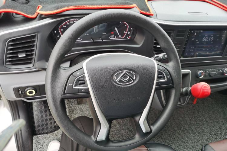 Used SAIC MAXUS Xintu V80 2023 2.0T Manual Classic Aoyuntong Long Wheelbase Mid-Height 6/7/8/9-Seater Steering Wheel