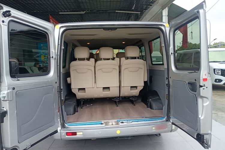 Used SAIC MAXUS Xintu V80 2023 2.0T Manual Classic Aoyuntong Power Version Short Wheelbase Ultra-Low Roof—7/8/9-Seater Trunk