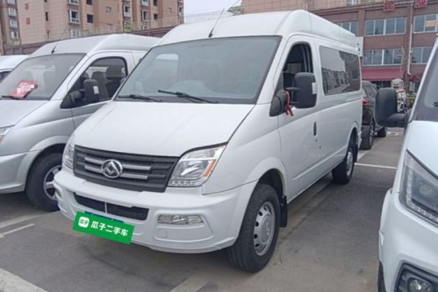 Używany SAIC MAXUS Xintu V80 2023 2.0T Manual Classic Aoyuntong Short Wheelbase Mid-Roof 5/6-Seater