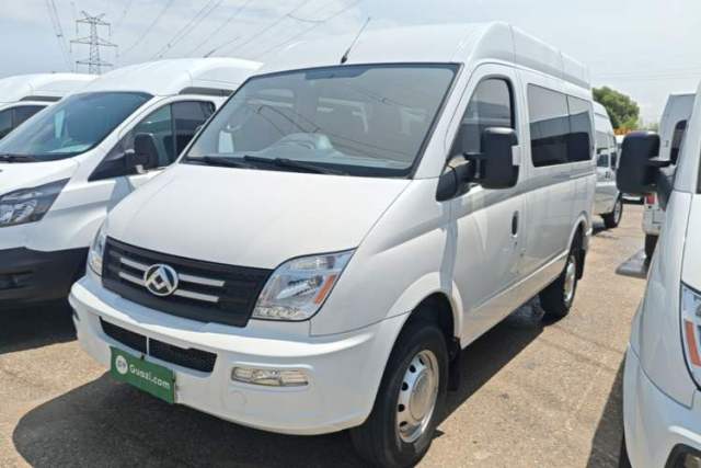 Used SAIC MAXUS Xintu V80 2023 2.0T AMT Classic Aoyuntong Short Wheelbase Mid-Roof 5/6-Seater