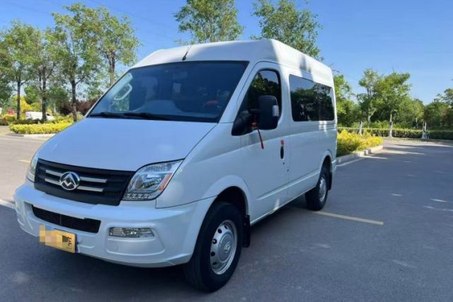 Used SAIC MAXUS Xintu V80 2023 2.0T Manual Classic Aoyuntong Short Wheelbase Mid-Roof 7/8/9-Seater