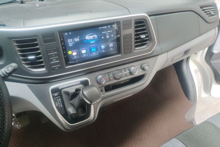 Used SAIC MAXUS Xintu V80 2023 2.0T AMT Classic Aoyuntong Long Wheelbase Mid-Height 6/7/8/9-Seater Audio And AC Panel