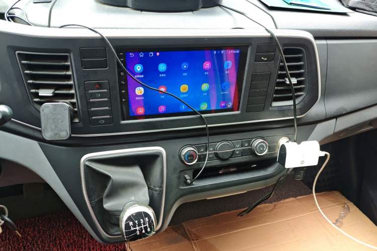 Used SAIC MAXUS Xintu V80 2023 2.0T Manual Classic Aoyuntong Long Wheelbase Mid-Height 6/7/8/9-Seater Audio And AC Panel