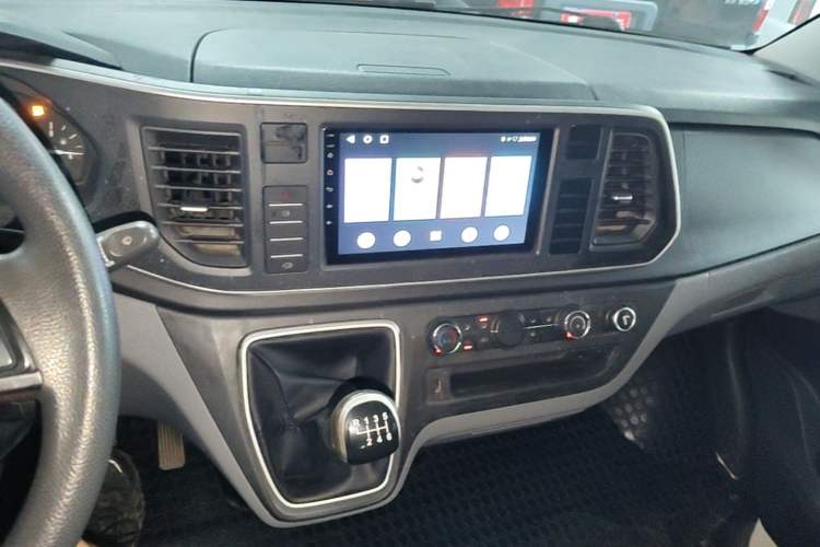 Used SAIC MAXUS Xintu V80 2023 2.0T Manual Classic Aoyuntong Long Wheelbase Mid-Height 6/7/8/9-Seater Audio And AC Panel