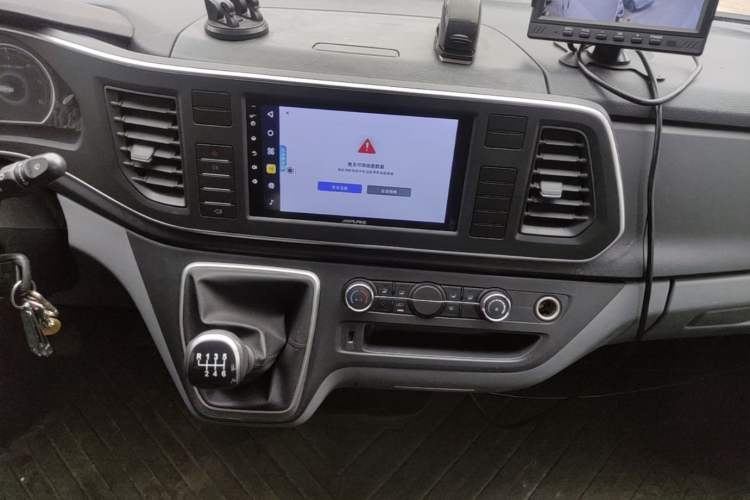 Used SAIC MAXUS Xintu V80 2023 2.0T Manual Classic Aoyuntong Long Wheelbase Mid-Height 6/7/8/9-Seater Audio And AC Panel