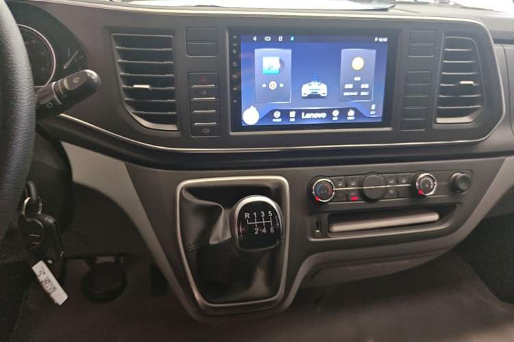Used SAIC MAXUS Xintu V80 2023 2.0T Manual Classic Aoyuntong Short Wheelbase Mid-Roof 5/6-Seater Audio And AC Panel
