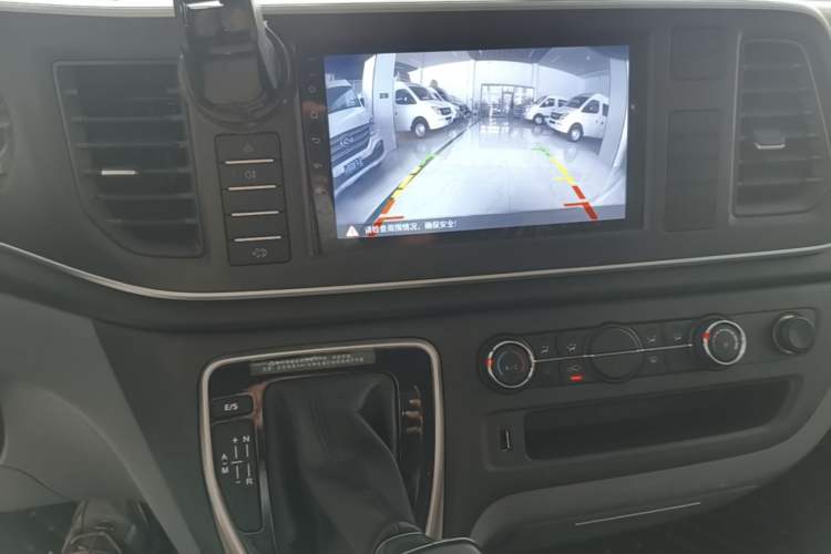 Used SAIC MAXUS Xintu V80 2023 2.0T AMT Classic Aoyuntong Long Wheelbase Mid-Height 6/7/8/9-Seater Audio And AC Panel