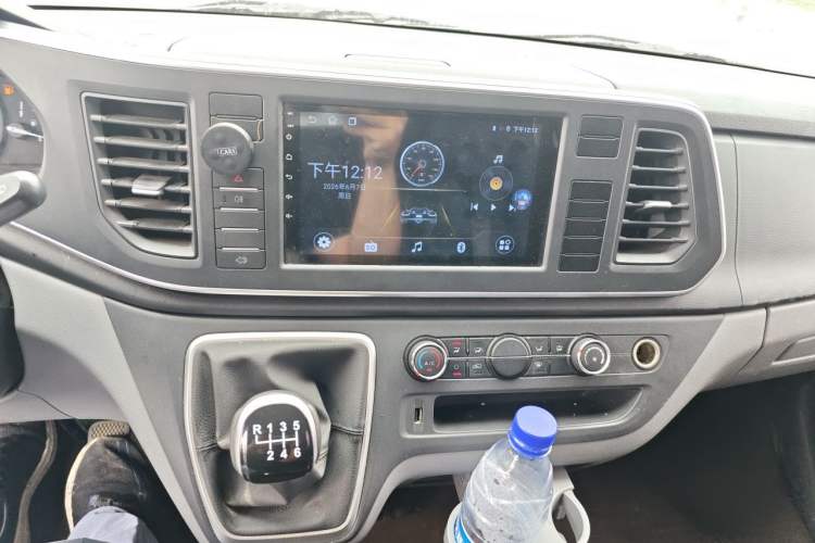 Used SAIC MAXUS Xintu V80 2023 2.0T Manual Classic Aoyuntong Long Wheelbase Mid-Height 6/7/8/9-Seater Audio And AC Panel
