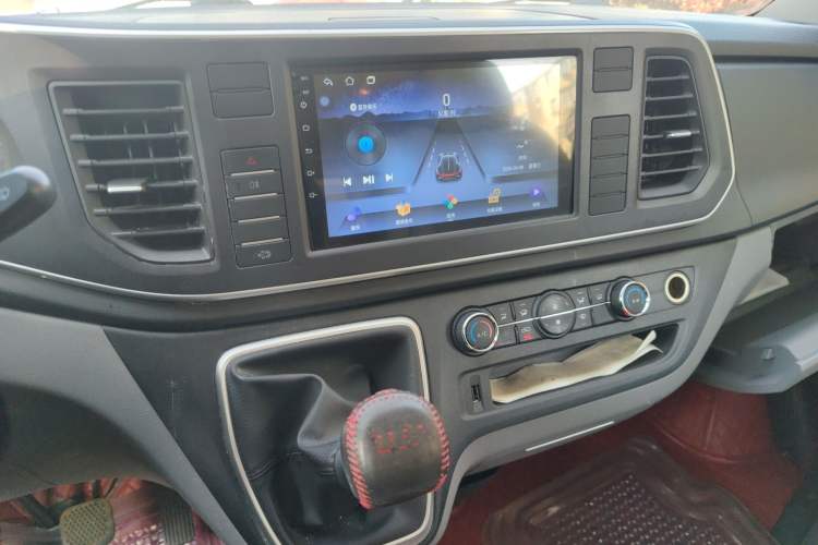 Used SAIC MAXUS Xintu V80 2023 2.0T Manual Classic Aoyuntong Long Wheelbase Ultra-Low Roof 6/7/8/9-Seater Audio And AC Panel