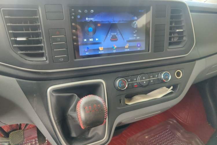 Used SAIC MAXUS Xintu V80 2023 2.0T Manual Classic Aoyuntong Long Wheelbase Ultra-Low Roof 6/7/8/9-Seater Audio And AC Panel