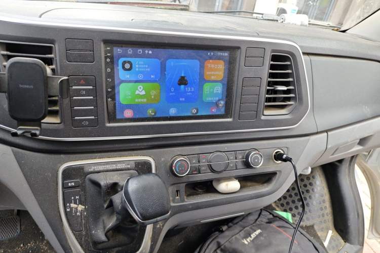 Used SAIC MAXUS Xintu V80 2023 2.0T AMT Classic Aoyuntong Long Wheelbase Mid-Height 6/7/8/9-Seater Audio And AC Panel