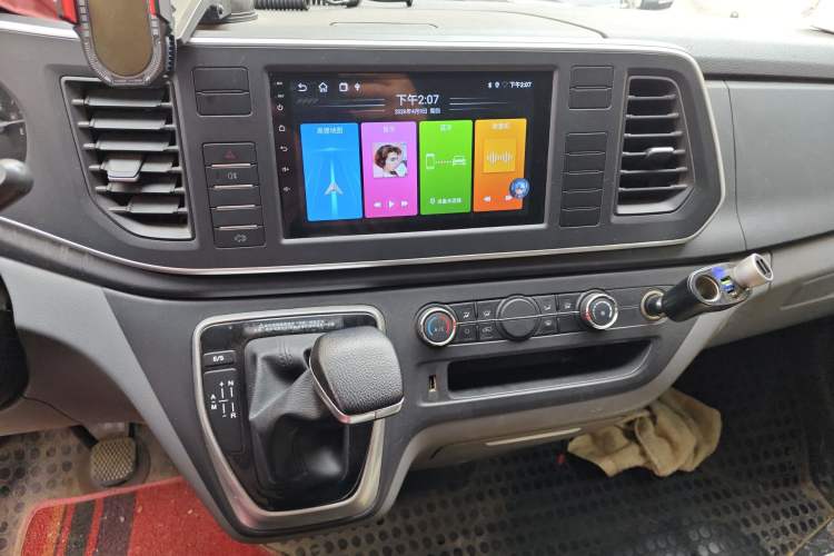 Used SAIC MAXUS Xintu V80 2023 2.0T AMT Classic Aoyuntong Long Wheelbase Mid-Height 6/7/8/9-Seater Audio And AC Panel