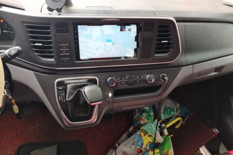 Used SAIC MAXUS Xintu V80 2023 2.0T PLUS AMT City Edition Short Wheelbase Ultra-Low Roof 5/6-Seater Audio And AC Panel