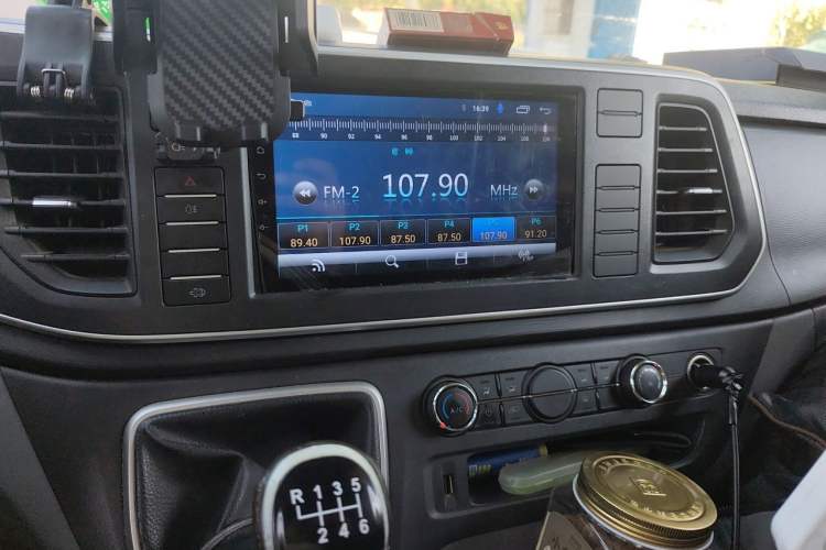 Used SAIC MAXUS Xintu V80 2023 2.0T Manual Classic Aoyuntong Long Wheelbase Mid-Height 6/7/8/9-Seater Audio And AC Panel