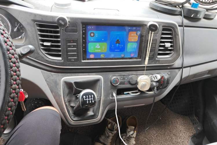 Used SAIC MAXUS Xintu V80 2023 2.0T Manual Classic Aoyuntong Long Wheelbase Mid-Height 6/7/8/9-Seater Audio And AC Panel