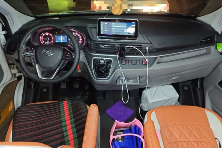Used SAIC MAXUS Xintu V80  Center Console