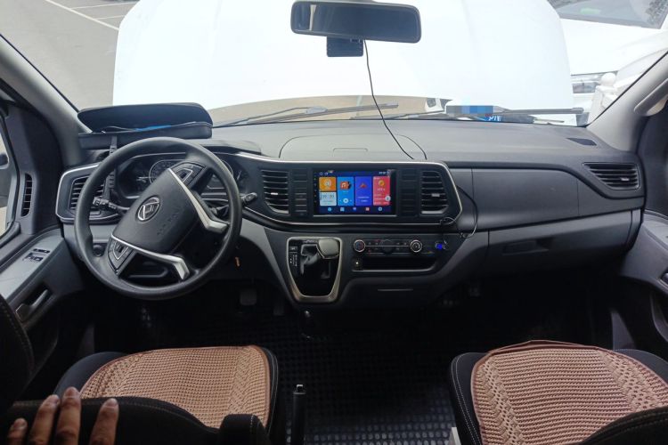 Used SAIC MAXUS Xintu V80 2023 2.0T AMT Classic Aoyuntong Long Wheelbase Mid-Height 6/7/8/9-Seater Center Console