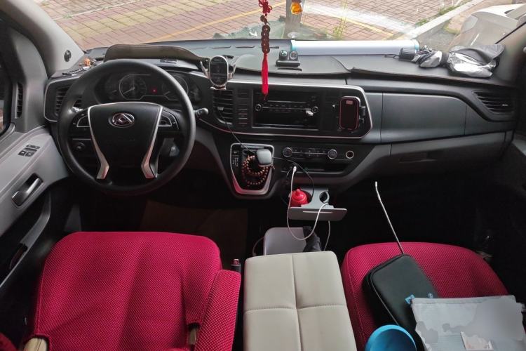 Used SAIC MAXUS Xintu V80 2023 2.0T AMT Classic Aoyuntong Long Wheelbase Mid-Height 6/7/8/9-Seater Center Console