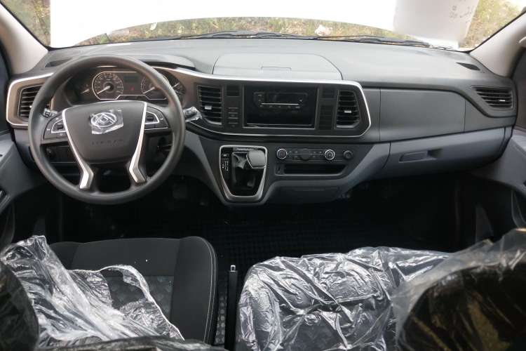 Used SAIC MAXUS Xintu V80 2023 2.0T PLUS AMT All-Rounder Short Wheelbase Mid-Roof 5/6-Seater Center Console