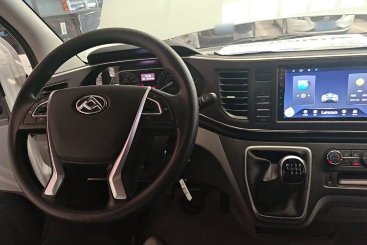 Used SAIC MAXUS Xintu V80 2023 2.0T Manual Classic Aoyuntong Short Wheelbase Mid-Roof 5/6-Seater Center Console