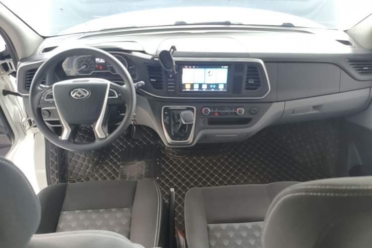 Used SAIC MAXUS Xintu V80 2023 2.0T AMT Classic Aoyuntong Long Wheelbase Mid-Height 6/7/8/9-Seater Center Console