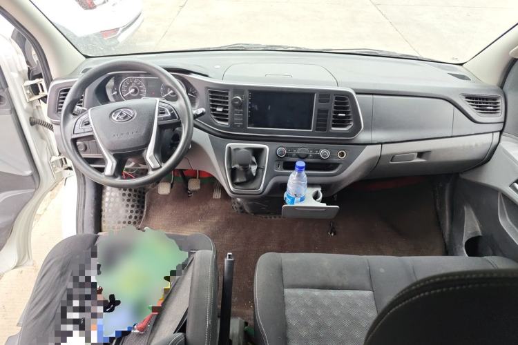 Used SAIC MAXUS Xintu V80 2023 2.0T Manual Classic Aoyuntong Long Wheelbase Mid-Height 6/7/8/9-Seater Center Console