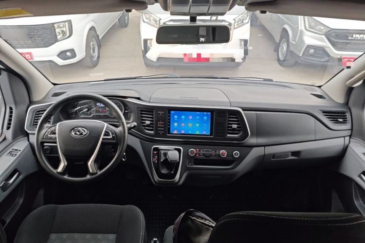 Used SAIC MAXUS Xintu V80 2023 2.0T AMT Classic Aoyuntong Long Wheelbase Mid-Height 6/7/8/9-Seater Center Console