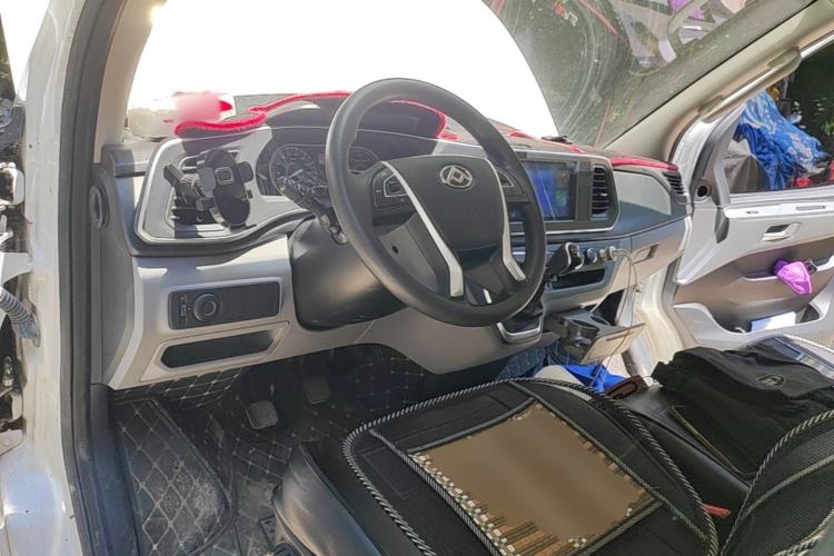 Used SAIC MAXUS Xintu V80 2023 2.0T Manual Classic Aoyuntong Short Wheelbase Mid-Roof 5/6-Seater Center Console