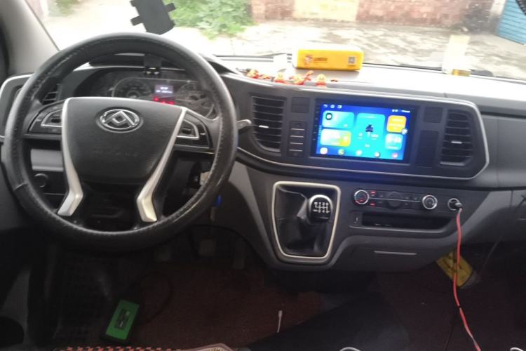 Used SAIC MAXUS Xintu V80 2023 2.0T Manual Classic Aoyuntong Long Wheelbase Mid-Height 6/7/8/9-Seater Center Console