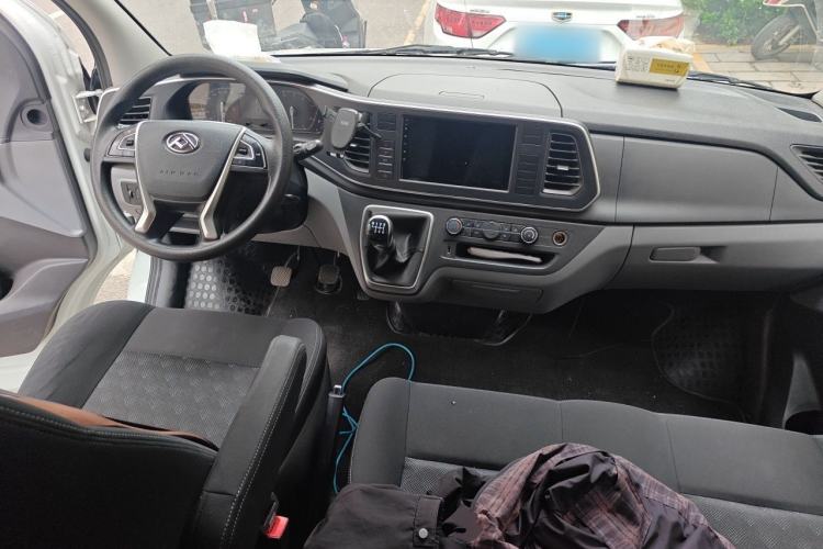 Used SAIC MAXUS Xintu V80 2023 2.0T Manual Classic Aoyuntong Long Wheelbase Mid-Height 6/7/8/9-Seater Center Console