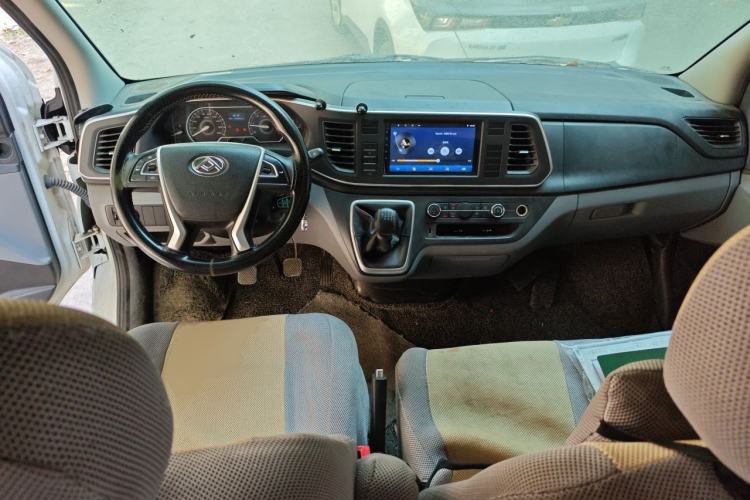Used SAIC MAXUS Xintu V80 2023 2.0T Manual Classic Aoyuntong Long Wheelbase Mid-Height 6/7/8/9-Seater Center Console