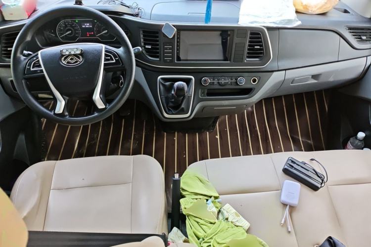 Used SAIC MAXUS Xintu V80 2023 2.0T Manual Classic Aoyuntong Long Wheelbase Mid-Height 6/7/8/9-Seater Center Console